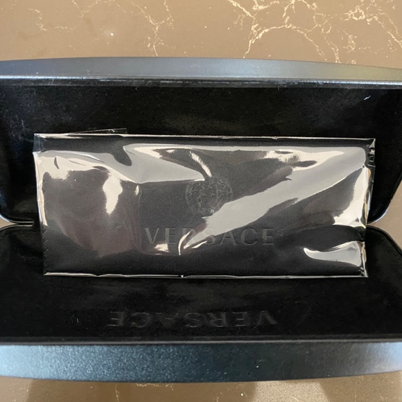 Versace Men’s Sunglasses - Picture 4 of 6